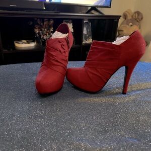 Guess stiletto bootie